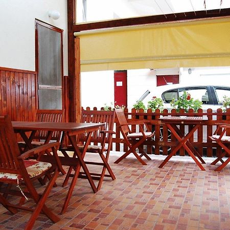 Voyager Bed & Breakfast Νόβι Σαντ Εστιατόριο φωτογραφία